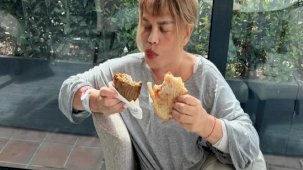 Emel Müftüoğlu, Sezen Aksu'nun yemek yediği anları paylaştı! Hastane künyesi detayı dikkat çekti