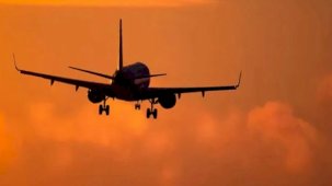 Endonezya'da iki pilot uyuyakaldı, 153 yolculu uçak rotadan çıktı