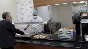 ERÜ Rektörü Prof. Dr. Fatih Altun, öğrencilerle iftar yaptı