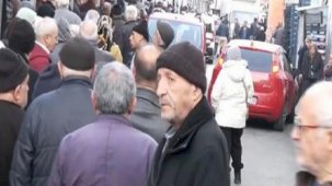 Et ve Süt Kurumu önünde ucuz et kuyrukları uzuyor