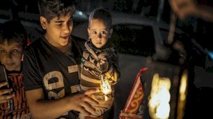 Gazzeli çocuktan Ramazan mesajı: Sahura davulcu değil, bombardıman sesiyle uyanıyoruz