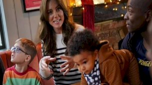 Geçirdiği karın ameliyatı sonrası sağlığı hakkında bir çok komple teorisi ortaya atılan Kate Middleton, bazı projeler üzerine evden çalışmaya başladı