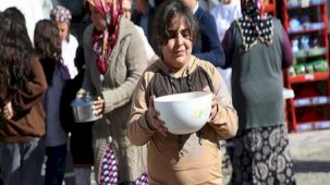 Hatay'da gönüllüler, depremzedeler için 12 bin kişilik iftar hazırlıyor