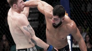 İbo Aslan, ilk UFC maçında Anton Turkalj'yi devirdi