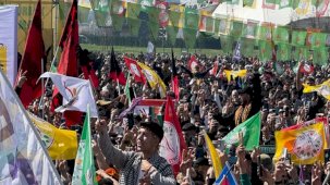 İstanbul Yenikapı'daki Nevruz kutlamalarında terör örgütü elebaşı Öcalan'ın posterleri açıldı