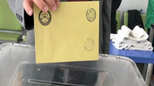 İstanbul'da yapılan seçim anketinde AK Parti 3, CHP 2 ilçede seçimi önde götürüyor