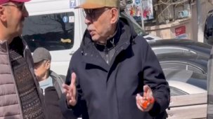 Kayhan Yıldızoğlu'nun cenazesinde gerginlik! Şener Şen, fotoğraf çektirmek isteyenlere tepki gösterdi