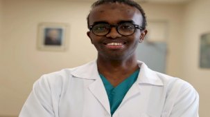 Kenyalı Dr. Muhidin Hassan İbrahim Türkiye'de Hastaları Tedavi Ediyor