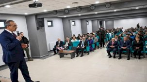 Kocaeli Valisi Seddar Yavuz, lise öğrencileriyle kariyer günleri söyleşisinde buluştu