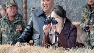 Kuzey Kore lideri kızıyla birlikte cephede! Düşman ülkenin mevzilerini izlediler