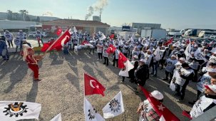 Lezita fabrikası'nda çalışan işçiler, toplu iş sözleşmesi nedeniyle grev başlattı