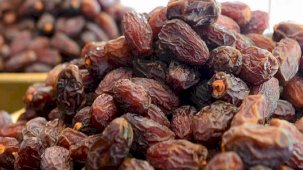 Mısır Çarşısı'nda taneyle hurma satışı başladı