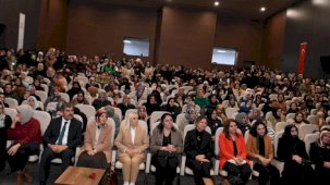 Muş Belediyesi'nin Kadınlar Günü programına yoğun ilgi
