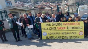 Okul Önünde Uyuşturucu ve Tarikat İstemediklerini Vurgulayan Açıklama
