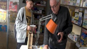 Osmaniye'de 86 yıllık kırtasiye, deprem nedeniyle konteyner çarşıya taşındı