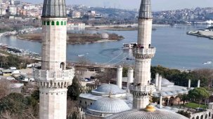 Osmanlı'nın 450 Yıllık Mirası Mahyalar Eyüpsultan Camii'ne Asıldı