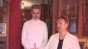 Oyunculuğu bırakıp maneviyata yönelmişti! Yaşar Alptekin 4 katlı evini gösterdi