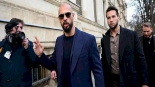 Sosyal medya fenomeni ve eski kick boksçu Andrew Tate ve kardeşi Romanya'da tutuklandı