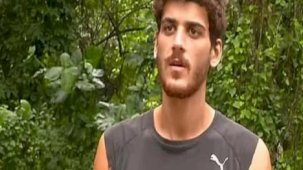 Survivor yarışmacısı Poyraz, Dominikli bir ailenin evine girip çuvalla yiyecek çaldı