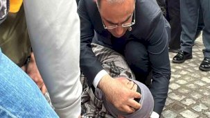 Tarım ve Orman Bakanı İbrahim Yumaklı, Afyonkarahisar'da bayılan kadına müdahale etti