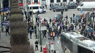 Terör örgütü PKK yandaşları, Avrupa Parlamentosu önünde polise saldırdı