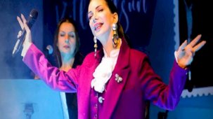 Tuğba Özerk, Ezine'de Kadınlara Şiddetin Önüne Geçilmesini Diledi