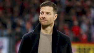 Xabi Alonso, Bayer Leverkusen'de kalıyor