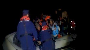 Yunanistan tarafından geri itildiler! 67'si çocuk 145 göçmen karaya çıkartıldı