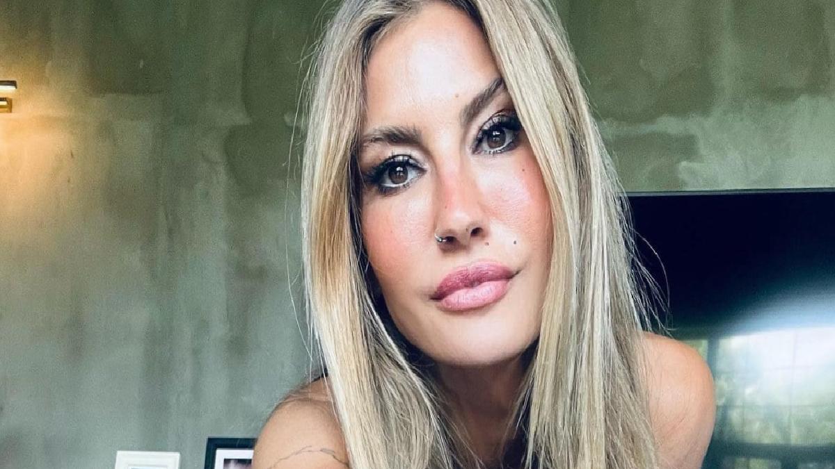 Çağla Şıkel yine kampa girdi! Mutfakta gönüllü çalışıp yemek dağıttı