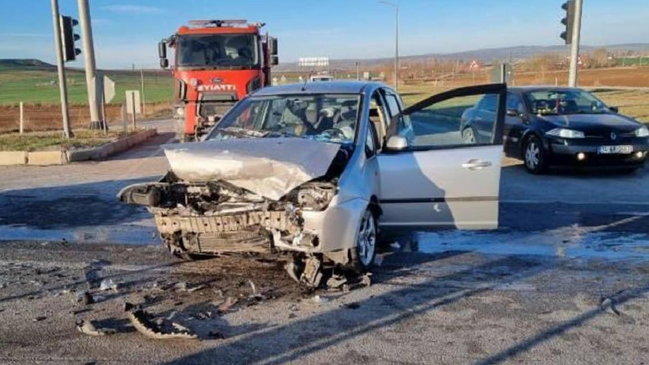 Çorum'da feci kaza: Ölümden döndüler!