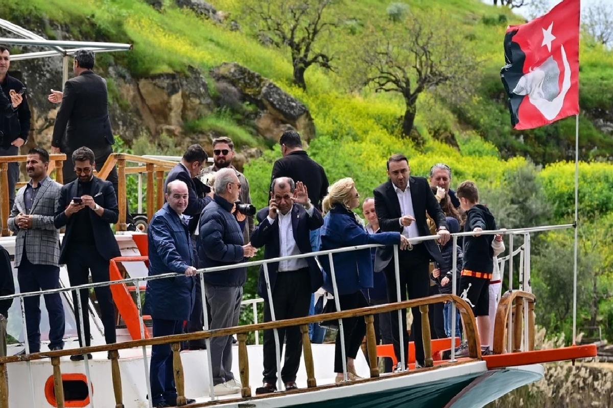 Galatasaray Başkanı Dursun Özbek ve Yönetim Kurulu Üyeleri Halfeti'yi Gezdi