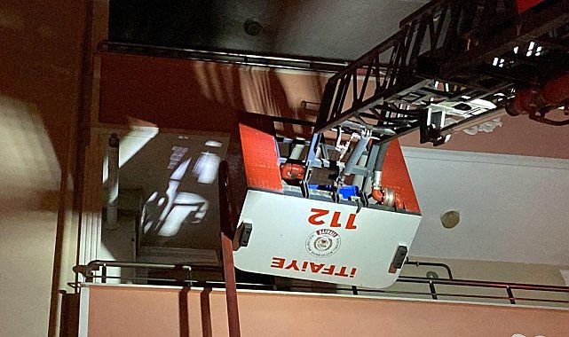 Kocaeli'de prizde olan şarjlı süpürge patladı!