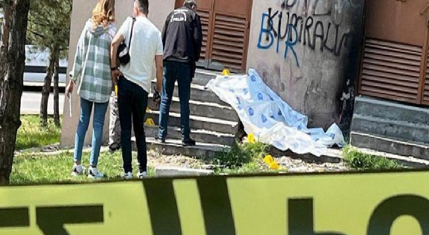 Parkta korkunç son! Boşanma aşamasındaki eşini 3 kurşunla öldürdü