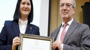 Edirne'nin ilk kadın Belediye Başkanı Filiz Gencan Akın göreve başladı