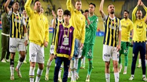 Fenerbahçe'de top toplayıcı çocuk günün kahramanı oldu