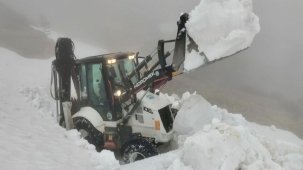 Göç mevsimi yaklaştı! Giresun'da yayla yollarındaki karlar temizleniyor