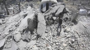 İsrail, Gazze'de cami vurdu