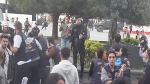 İstanbul'da korsan gösteri yapanlar gözaltına alındı