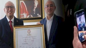 Mazbatayı alan belediye başkanını gören şaşkına döndü: Bir tane doğal dublörüm var