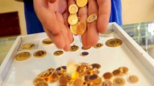 Ons altın rekor kırdı! Yurt içinde liste ve kuyumcudaki fiyat farkı sürüyor