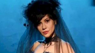 Operasyon 4,5 saat sürdü! Acil ameliyata alınan şarkıcı Aydilge'den haber var