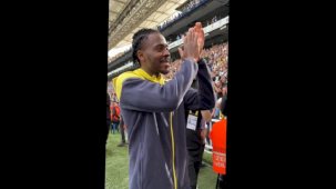 Osayi Samuel, kongrede alkışlarla karşılandı