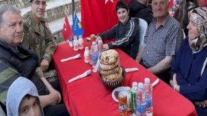 Türk askeri, Kosova'da iftar verdi