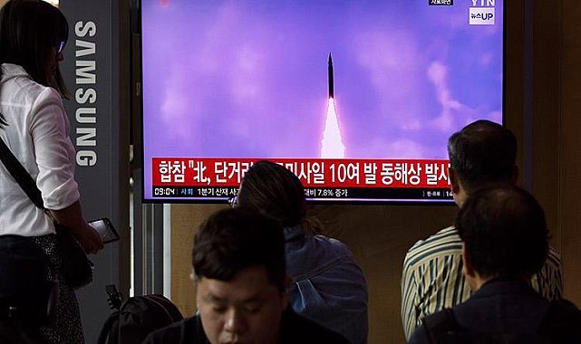 Kuzey Kore Japon Denizi'ne çok sayıda balistik füze fırlattı