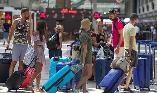 5 ayda 18 milyon turist Türkiye'ye geldi