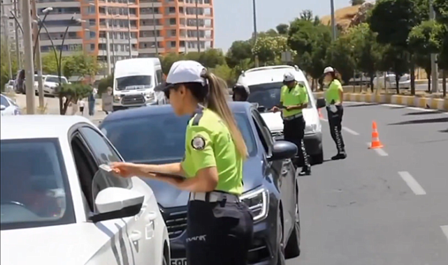 Çakarlı araç kullanan da hız ihlali yapan da kurtulamadı! Bir haftada yüz binlerce sürücüye işlem