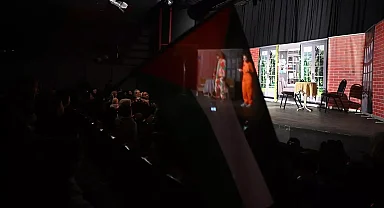 Gazze'den Gelen Çocuklar, Barış Temalı Tiyatro Oyununu İzledi