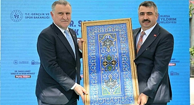 Bursa'ya Dev Yatırım: Dr. Sadık Ahmet Gençlik ve Spor Merkezi Hizmete Açıldı