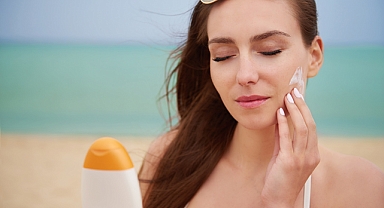 Yaz Aylarında Cilt Bakımı: Sağlıklı ve Işıltılı Bir Cilt İçin Altın Öneriler