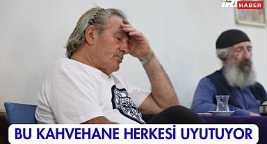 Bu Kahvehane Herkesi Uyutuyor